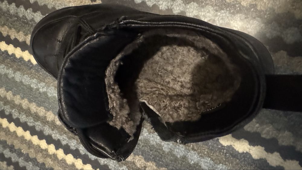 Продам кроссовки и зимние ботинки