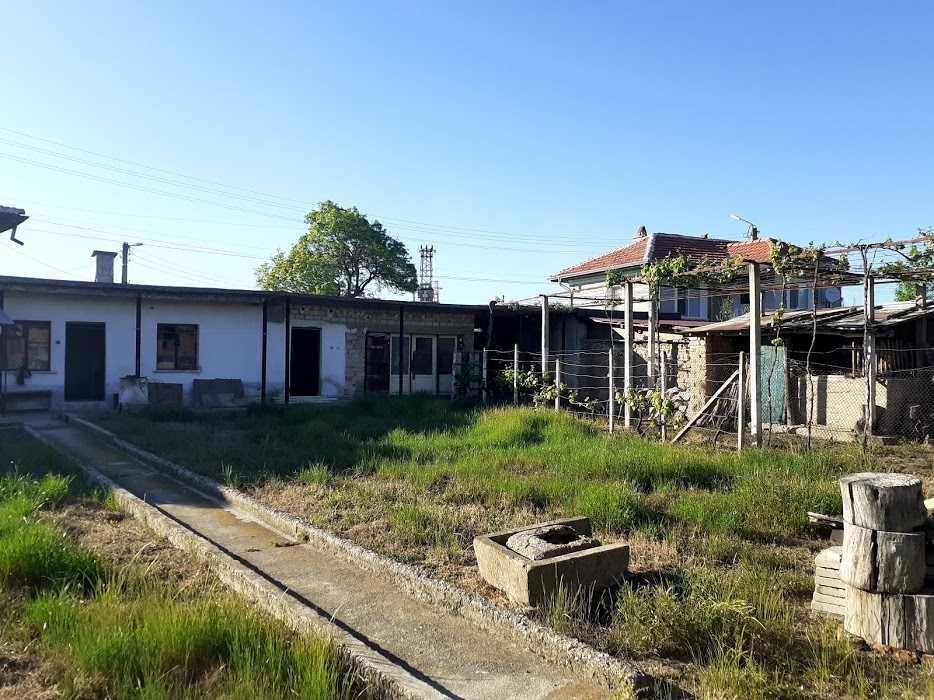 Двуетажна стара къща, с. Черничево