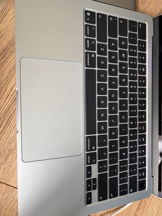 Macbook air m5 16/512 7циклов