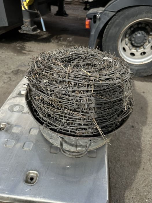 Продам колючую проволку новую