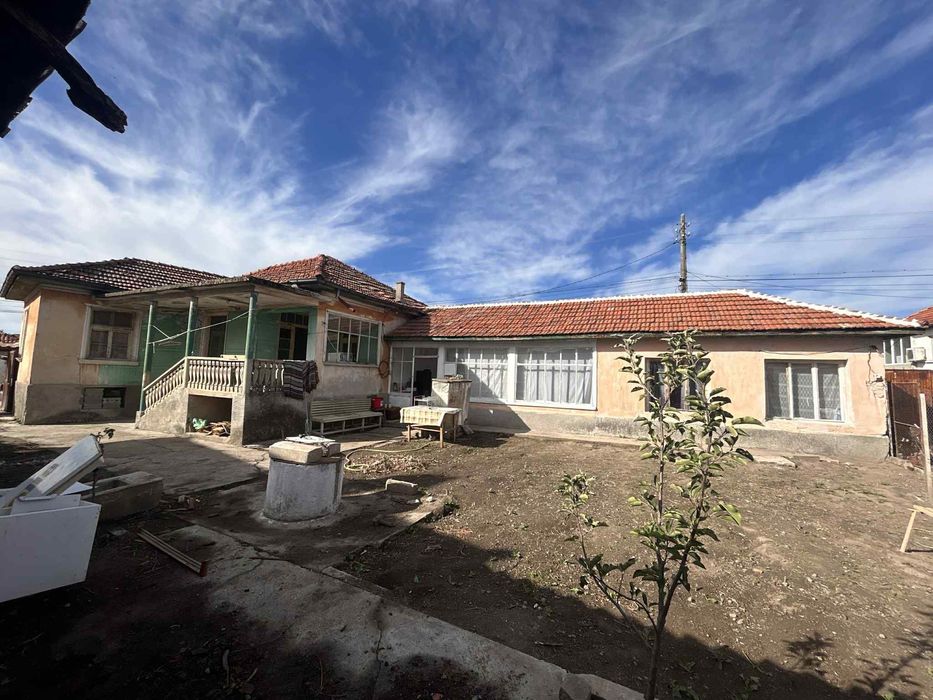 Къща във ръжево конаре