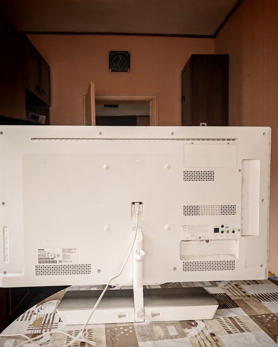 Телевизор Philips Ambilight TV

Phi