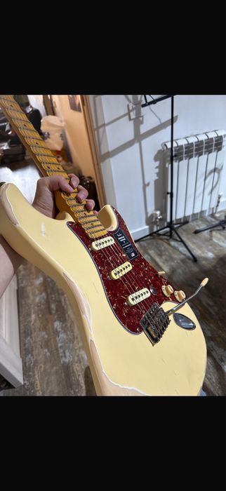 Электрогитара fender strat + кейс