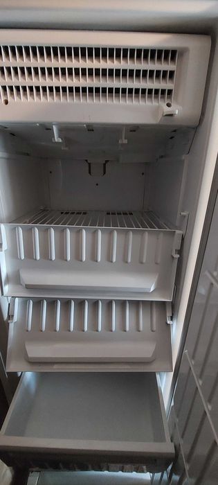 Хладилник 80 л. с вътрешна камера