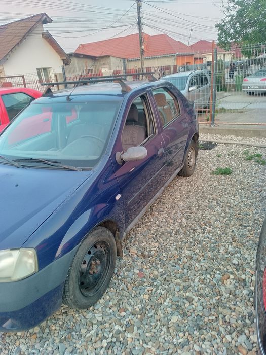 Vând Dacia Logan