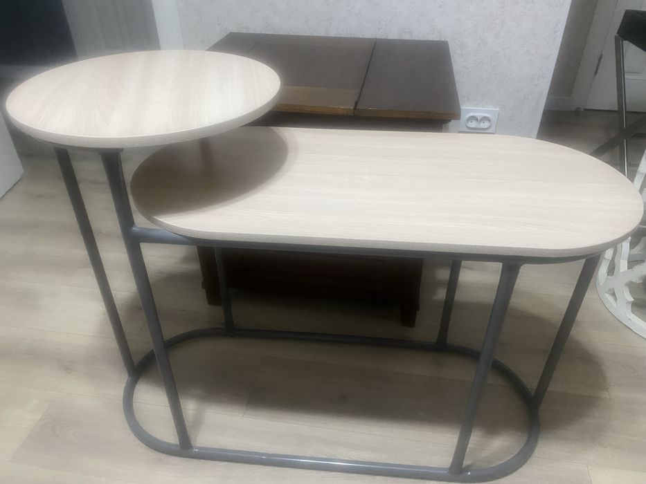 Столик для школьника,консоль