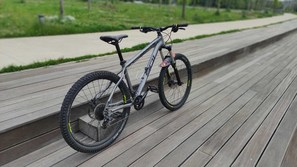 Bicicleta enduro/trail hardtail WHYTE 901 model din 2016 roti 27,5