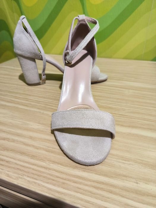 Дамски сандали слонова кост