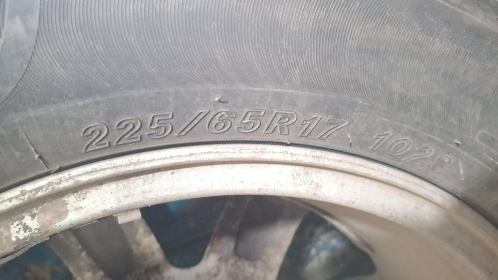 Продам резину на 17