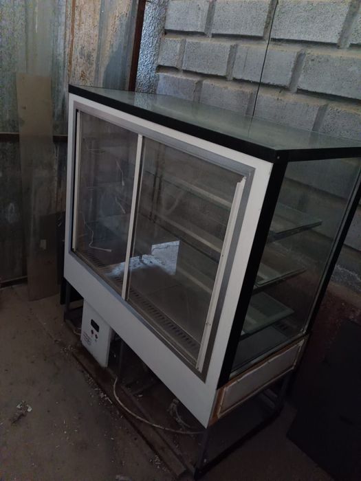 Кондитерская витрина