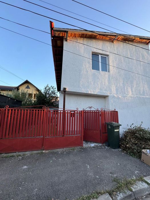 Casa de vanzare 290 mp . Zona Cioceanu
