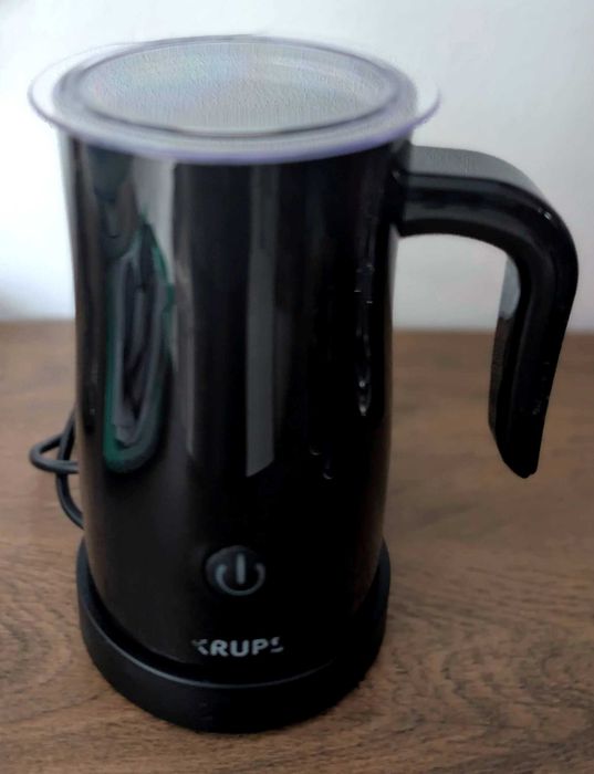 Espressor Nespresso Vertuo Plus roșu + spumator lapte + suport capsule ...