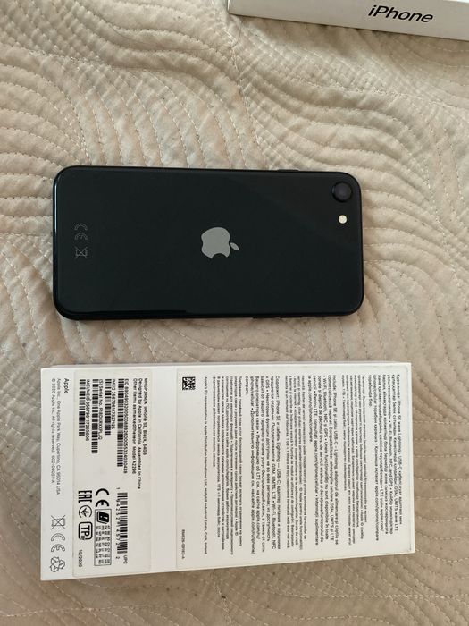 iPhone SE 2020 в идеальном состоянии, б/у