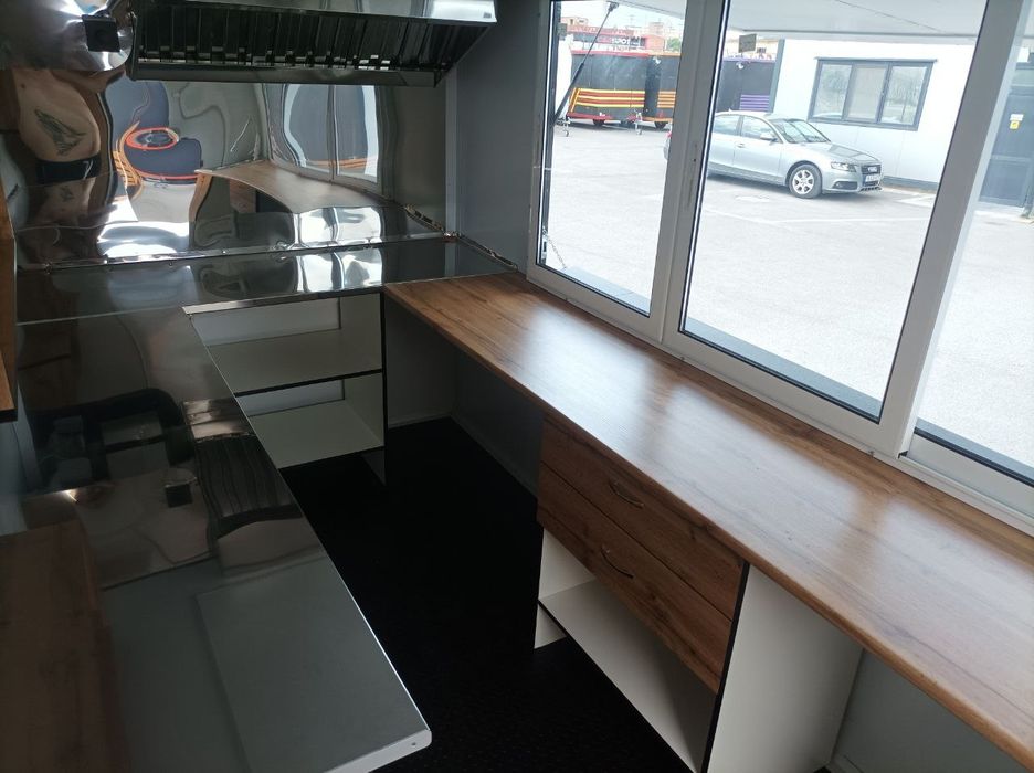 Търговска каравана за бързо хранене със спирачка 4*2м