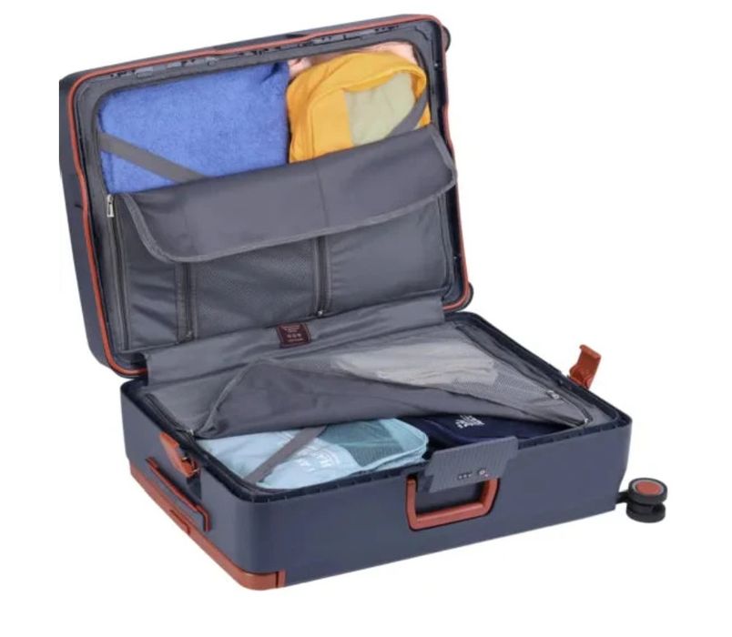 Премиум чемодан на защёлках