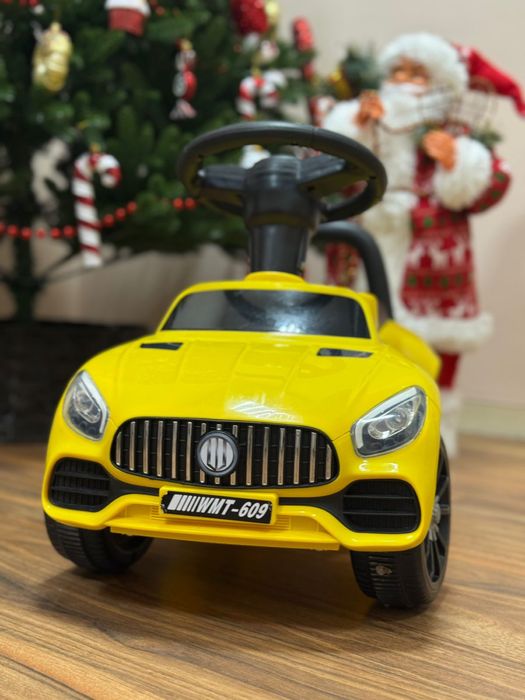 Машинка толокар детская