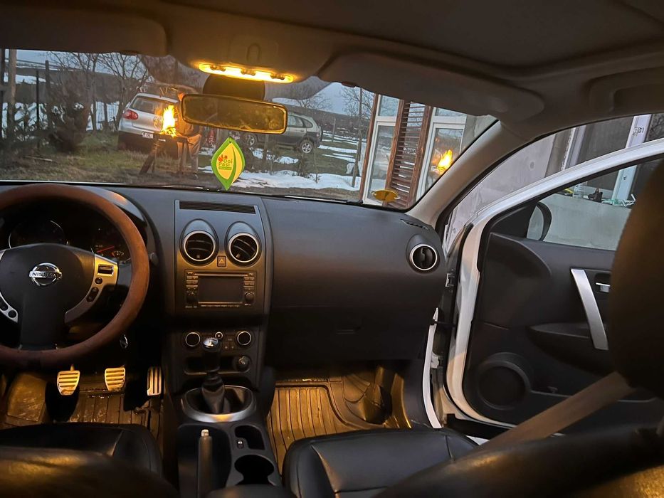 Un autovehicul nissan qashqai j10 1.5 dci