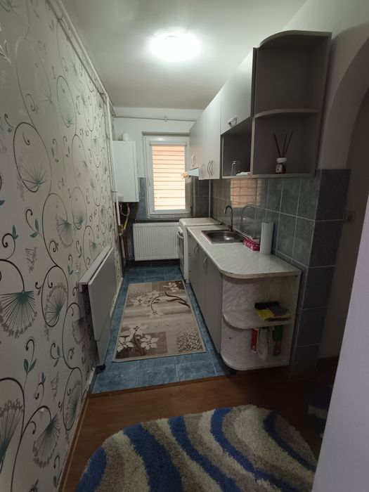 Apartament 2 camere decomandat,et 3 , zona 8 Mai