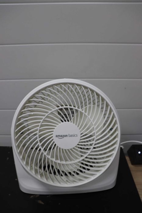 Преносим настолен вентилатор Amazon Basics, 18см, тихо охлаждане, 3ск.