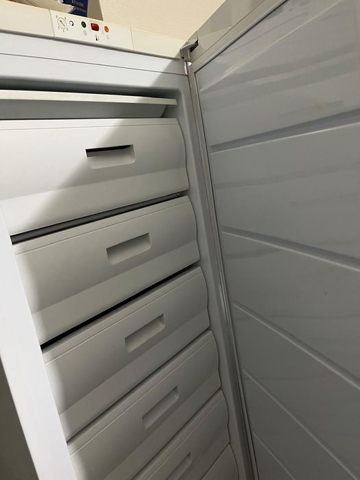 Продам срочно морозильник