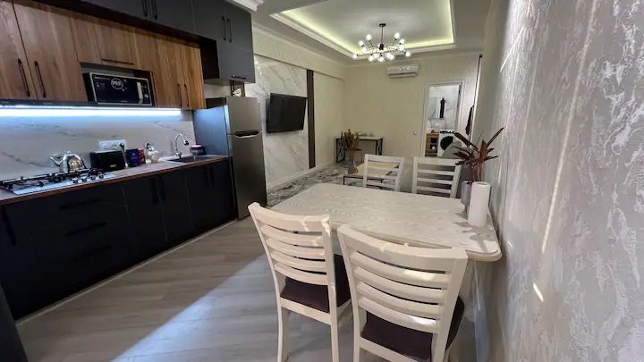 Сдается 2 ком квартира посуточно на батысе