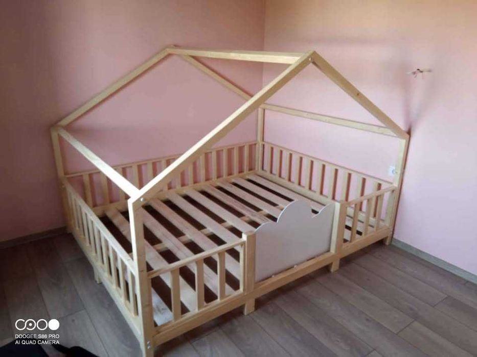 Pat casuta sau cort Montessori