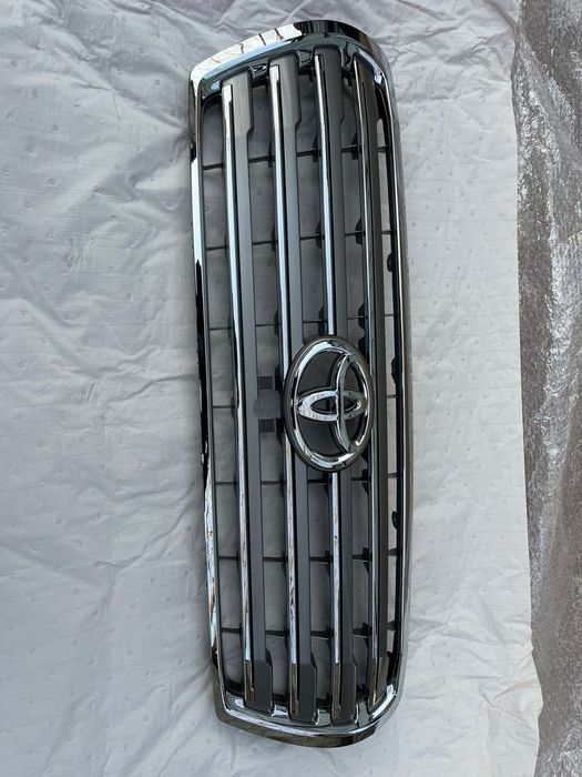 Решетка радиатора Land Cruiser 200 оригинал
