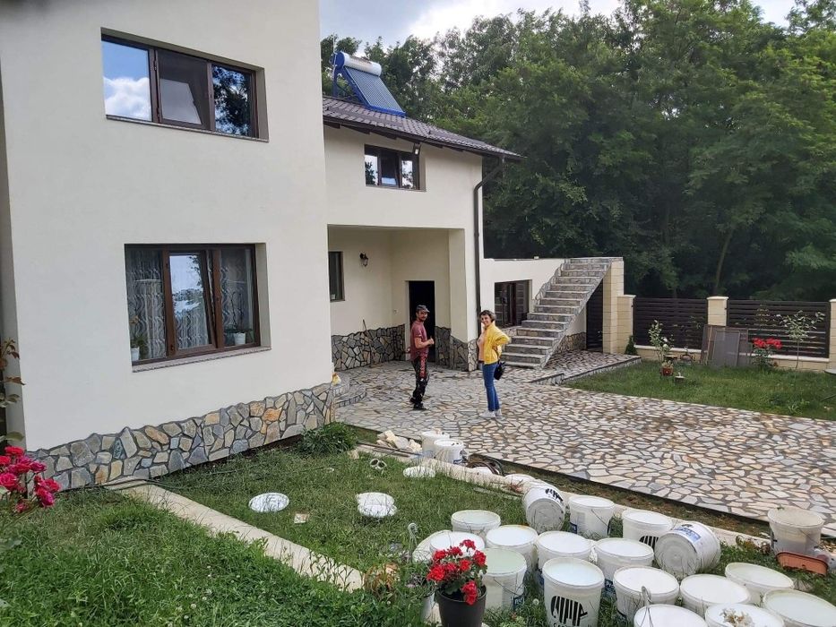 Vnd piatra si montez pentru cei interesati mai multe detalii nr