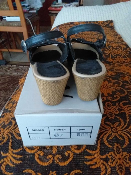 Продавам изгодно 4 чифта нови и запазени дамски кожени обувки №37