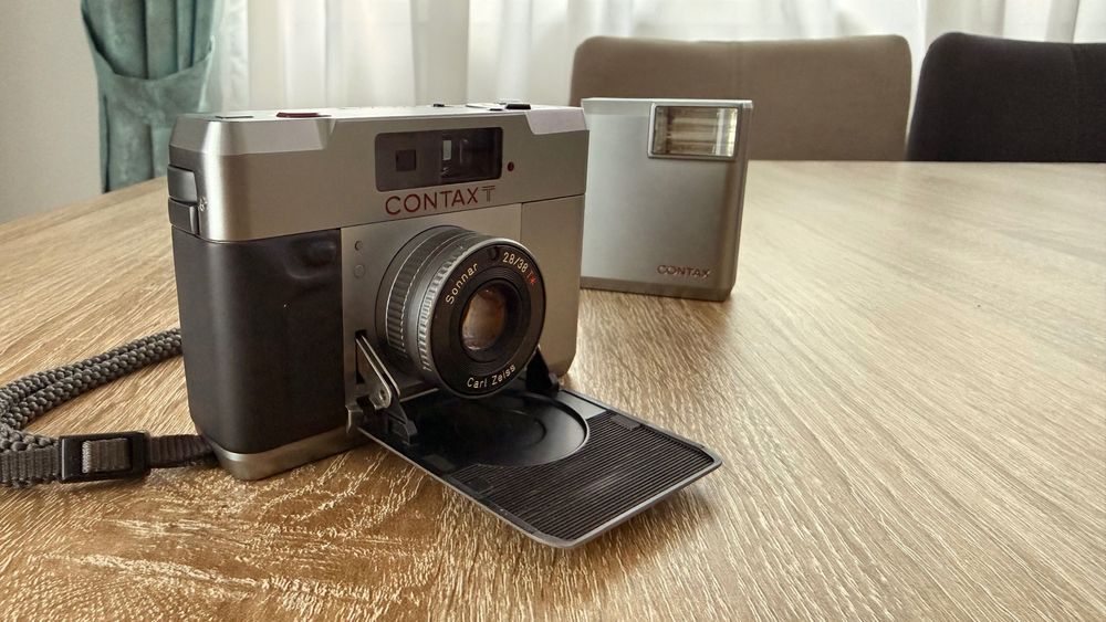CONTAX T 本体 Carl Zeiss Sonnar 38mm Contax T –TITAN Carl Zeiss Sonnar 38mm f/2.8 + blitz compact