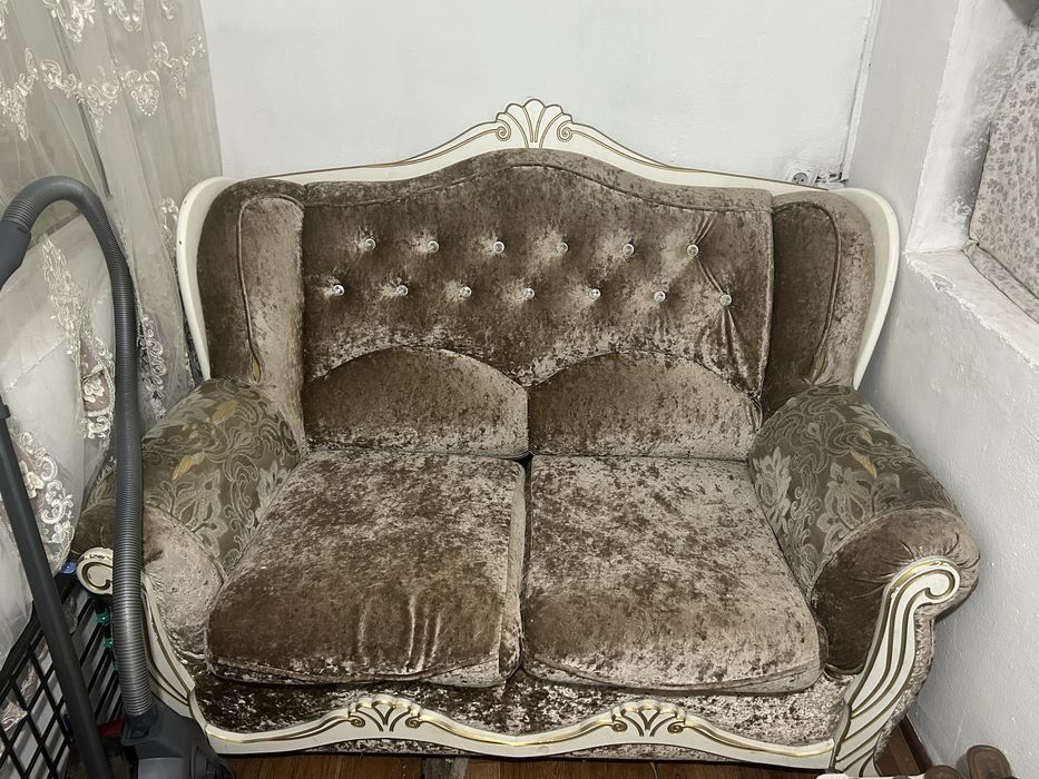 Продам диваны  срочно