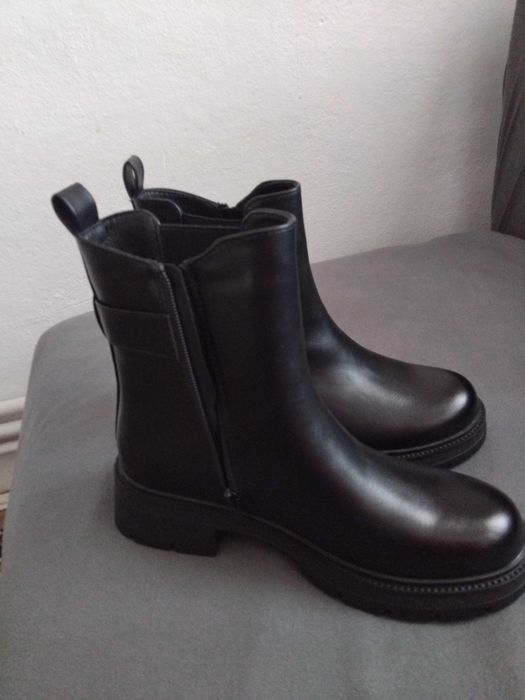 De vanzare botine nr 38 sunt noi