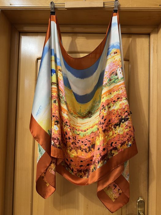 Eșarfă mătase 100% cu imprimeu deosebit.