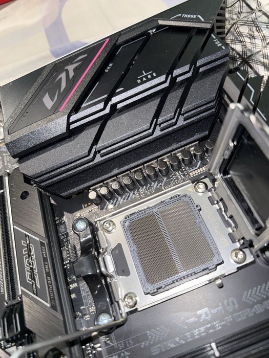 Asus ROG STRIX B650E-F материнская плата