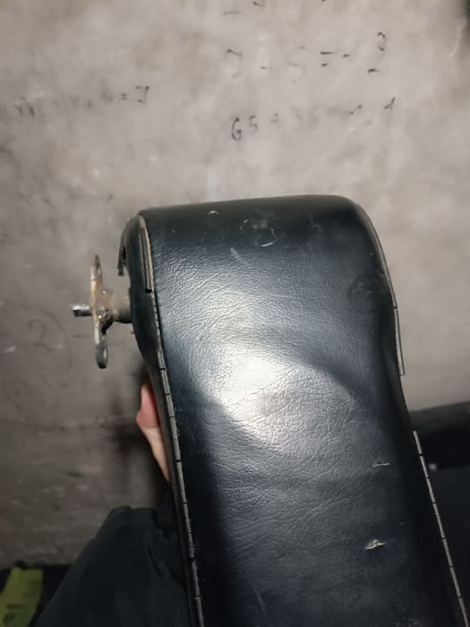 Продам подлокотник на мерс 124