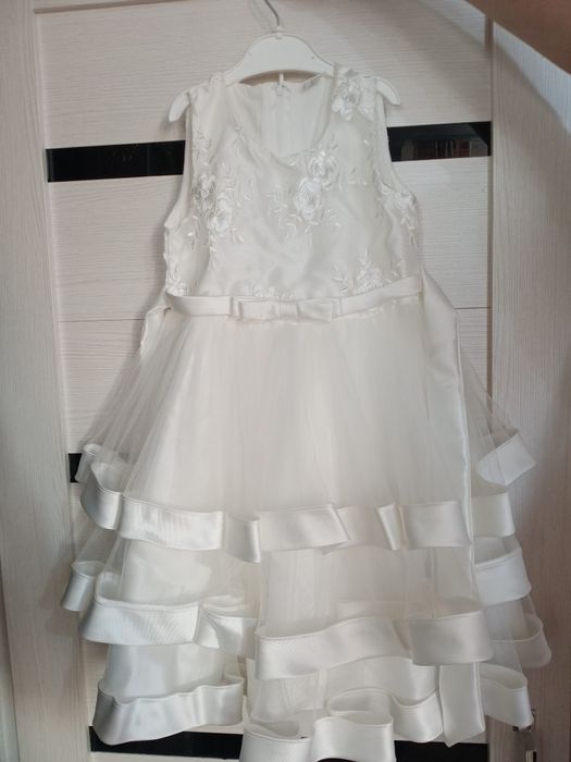 Продам Нарядные платья для девочки