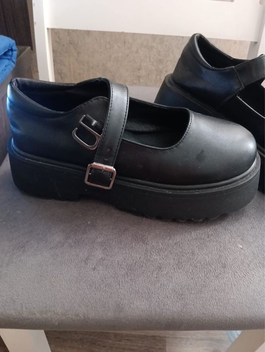 Продам черные туфли