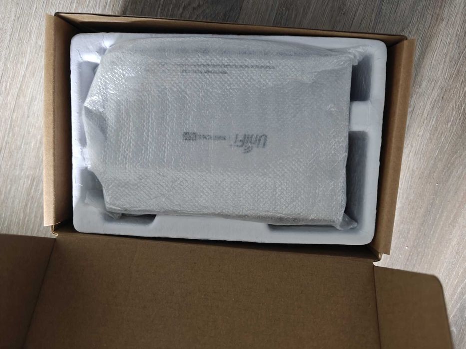 Ubiquiti UniFi Switch 8 Port (US-8-60W) PoE Gigabit Switch
