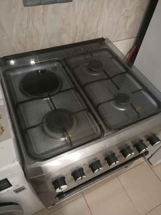 Продам газовую плиту б/у