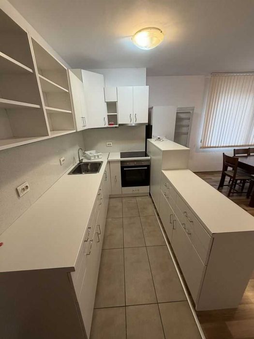 Дава се под наем Тристаен апартамент в Пловдив, Център - 110 кв.м за 498.27 € - Снимка #2