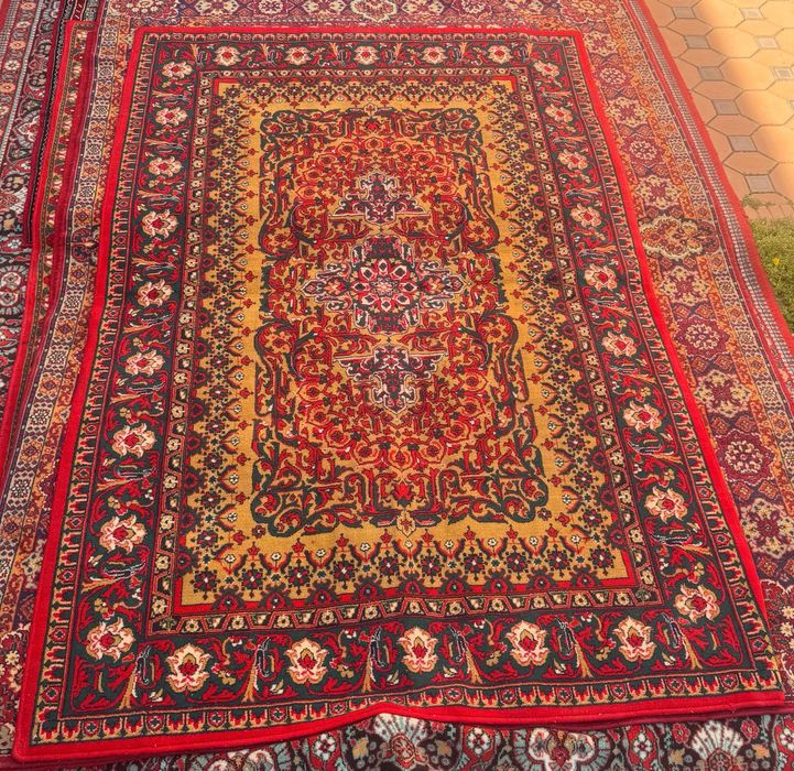 Antiquar Gilamlar deyarli yangi.