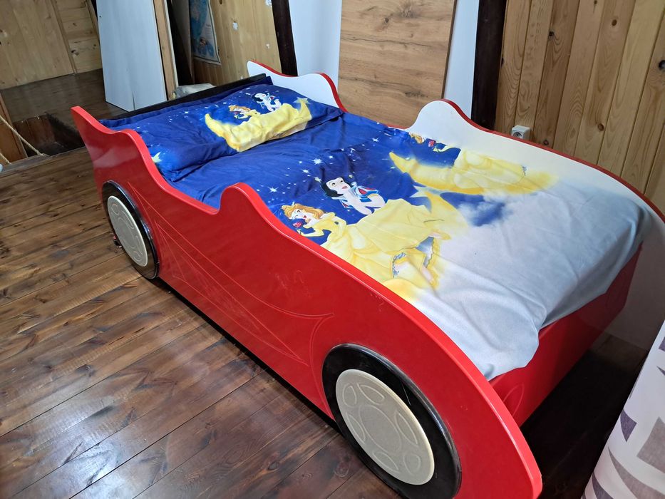 Красивая детская кроватка