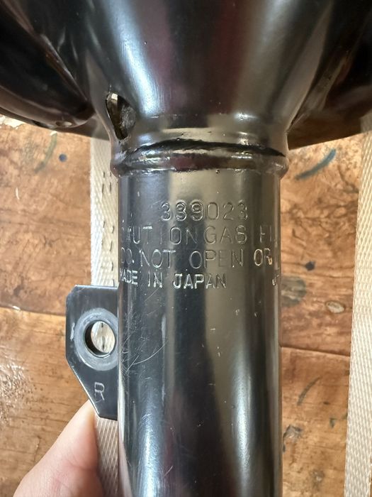 Стойки камри 40 перед kayaba оригинал комплект