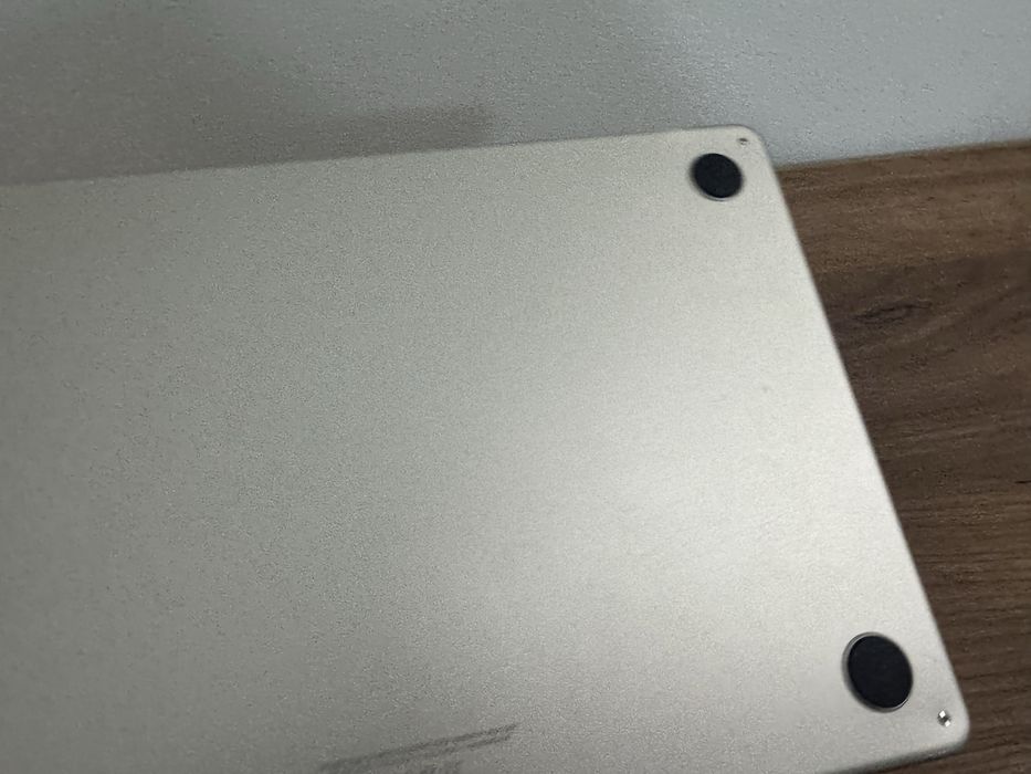 Продам Macbook Air m2 14”