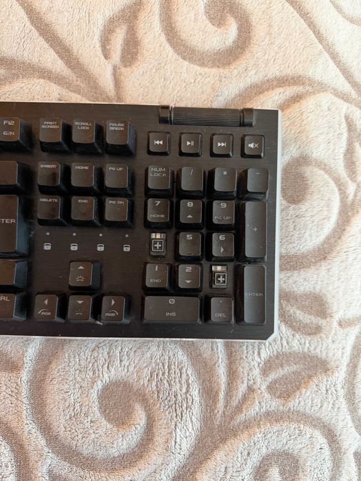 EVGA Z20 RGB геймърска клавиатура – работеща, с 2 липсващи копчета
