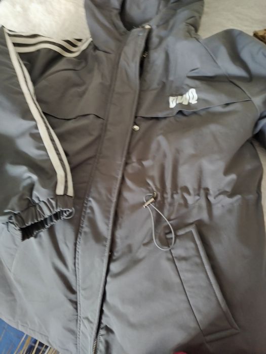 Продам куртки на девочку