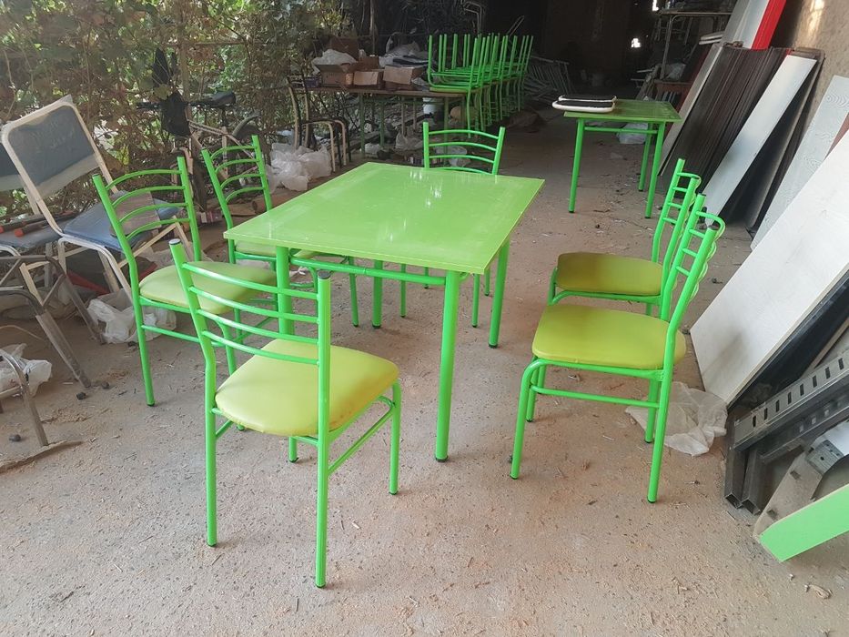 Кухонный стол и стулья