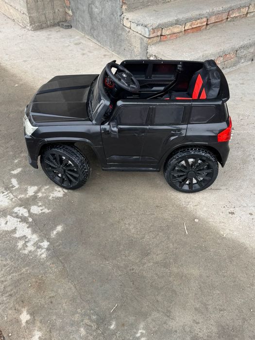 Машина детская новая почти