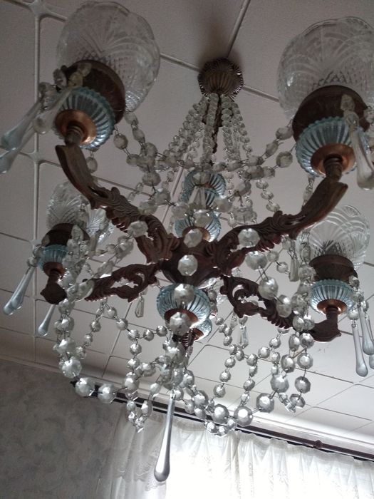 Люстра пятирожковая продается