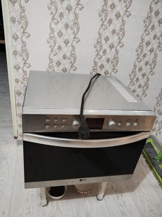 Продам микроволновую печь LG